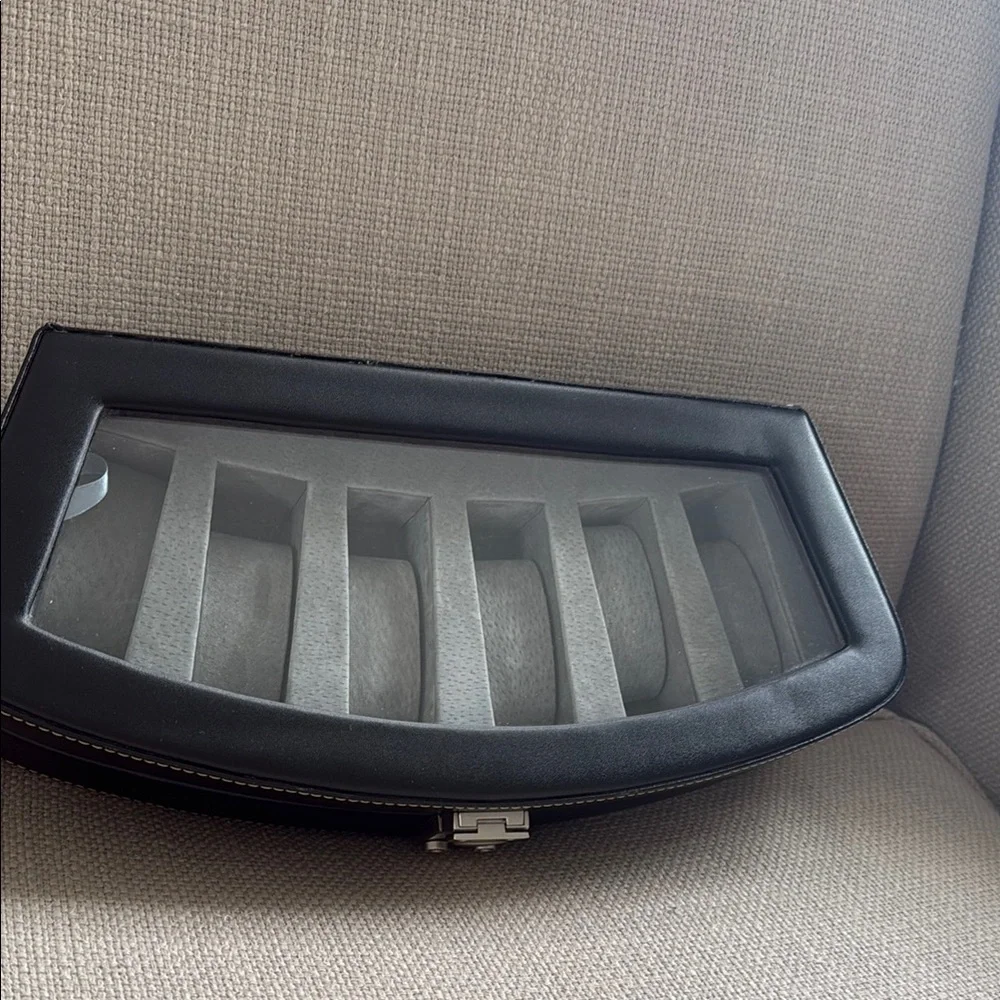 ⭐️- Bey Berk Black Leather Watch Display Case with locking clasp! 6 watches! - Picture 2 of 14